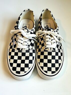 VAN’S Authentic Checkerboard Deck Shoe Low Top Sneakers Black/White 8 NWOB